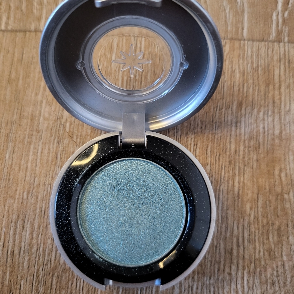 Discontinued NWOT Urban Decay Aquarius Eyeshadow Subway Token